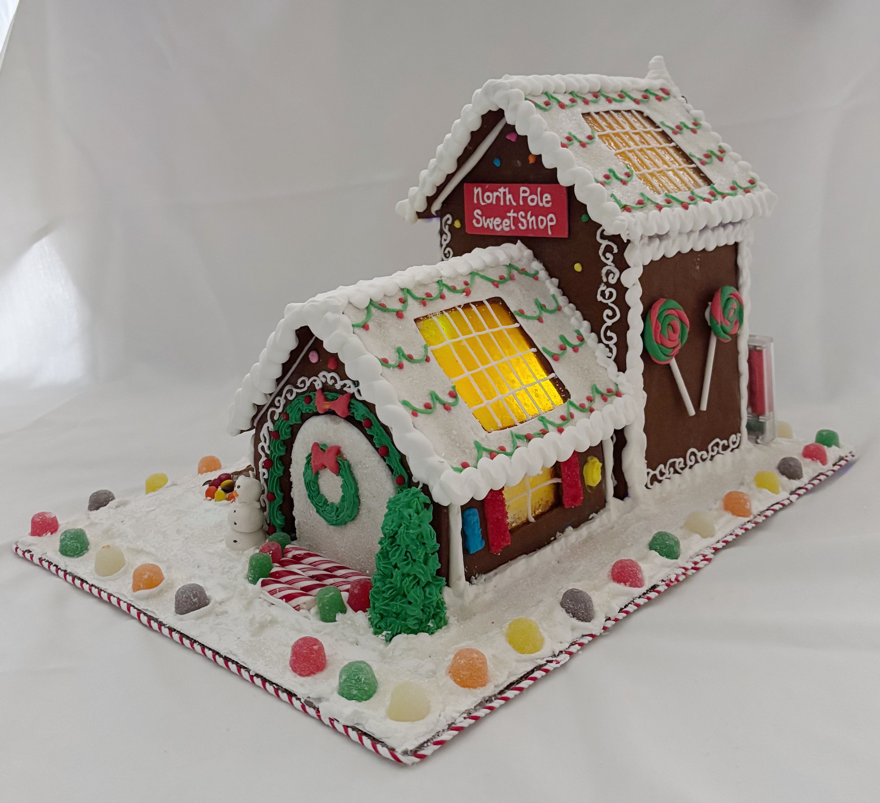 GINGERBREAD NORTH POLE SWEET SHOP
