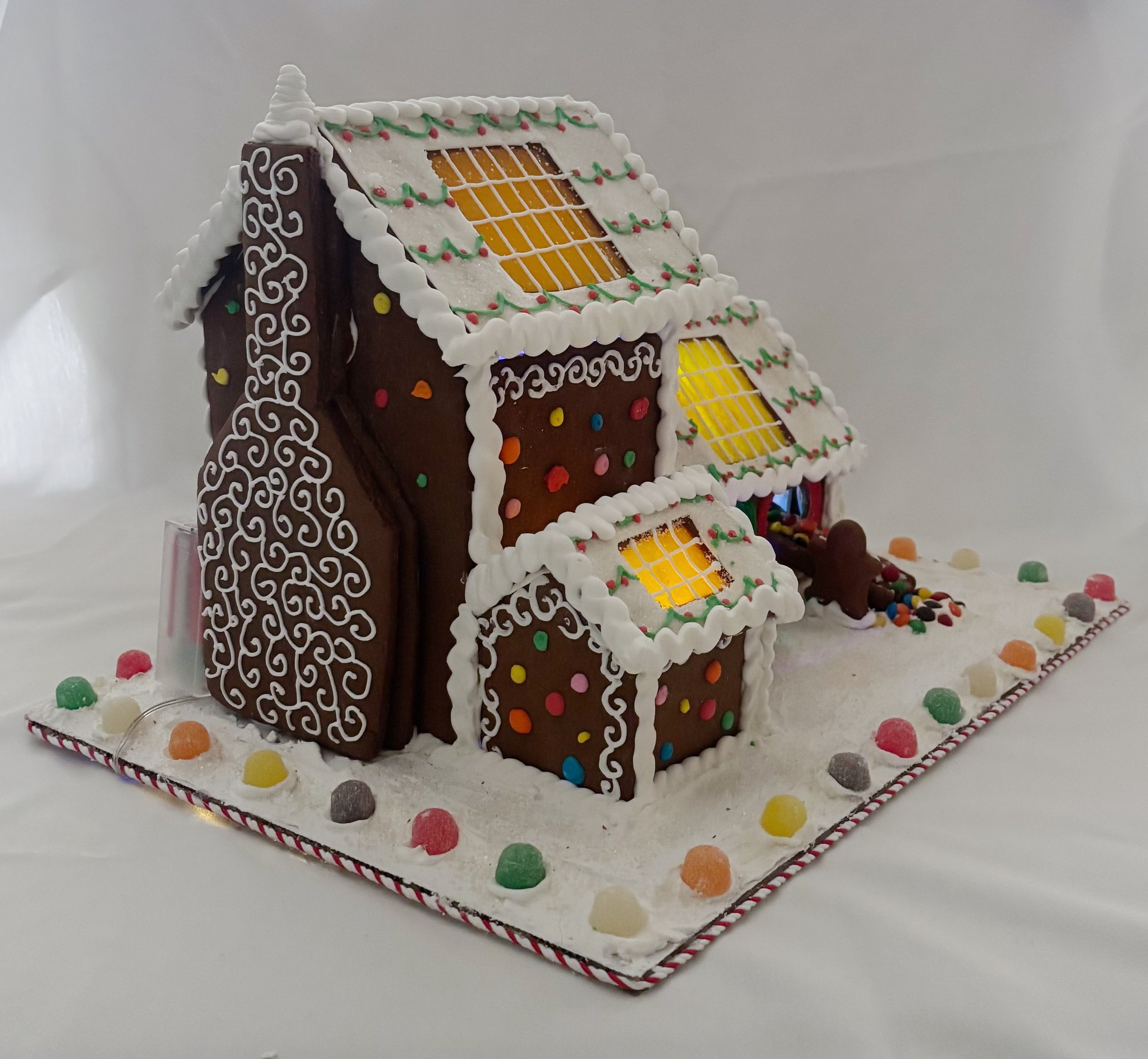 GINGERBREAD NORTH POLE SWEET SHOP