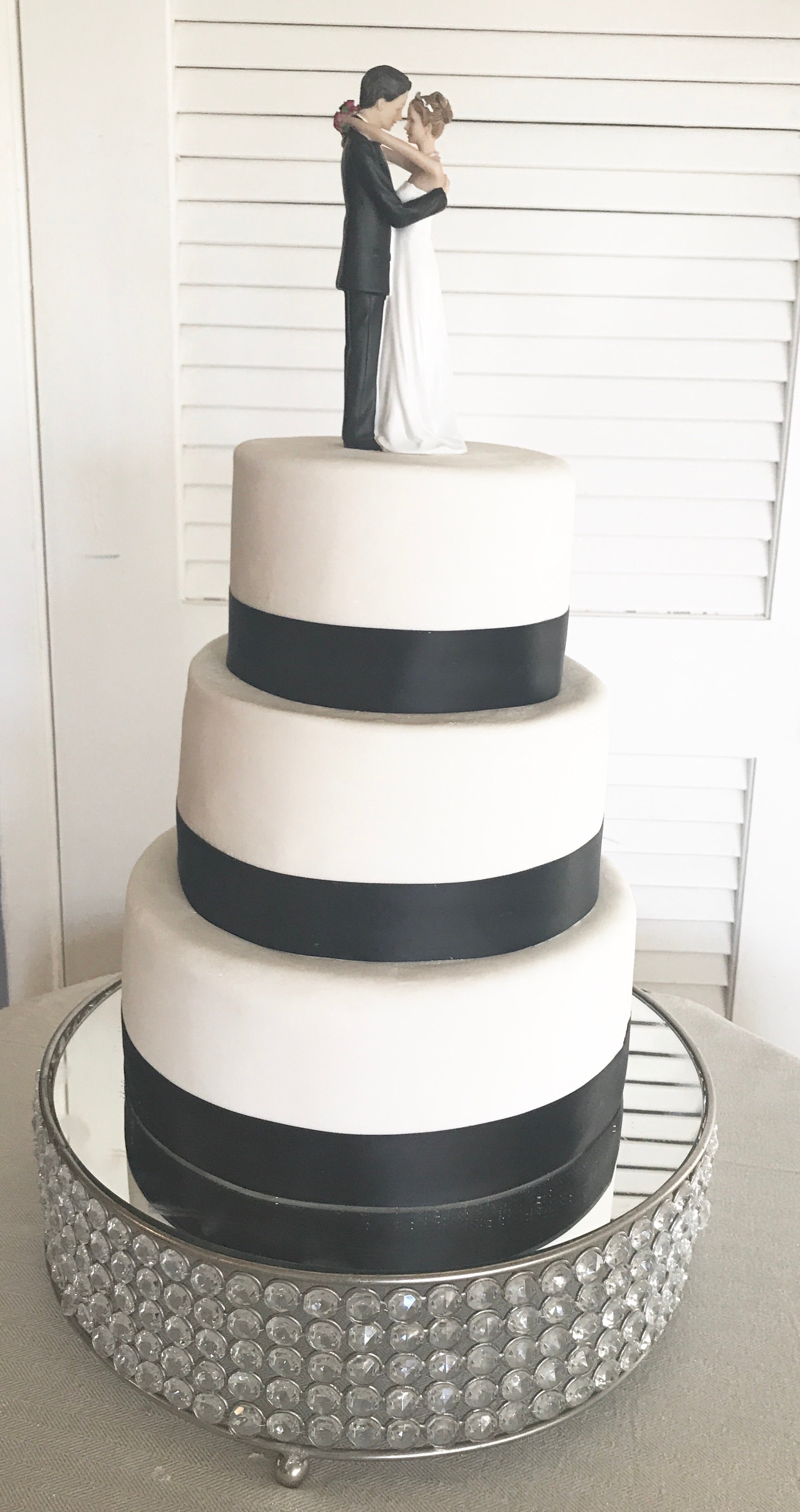 WEDDING CAKE BLACK & WHITE