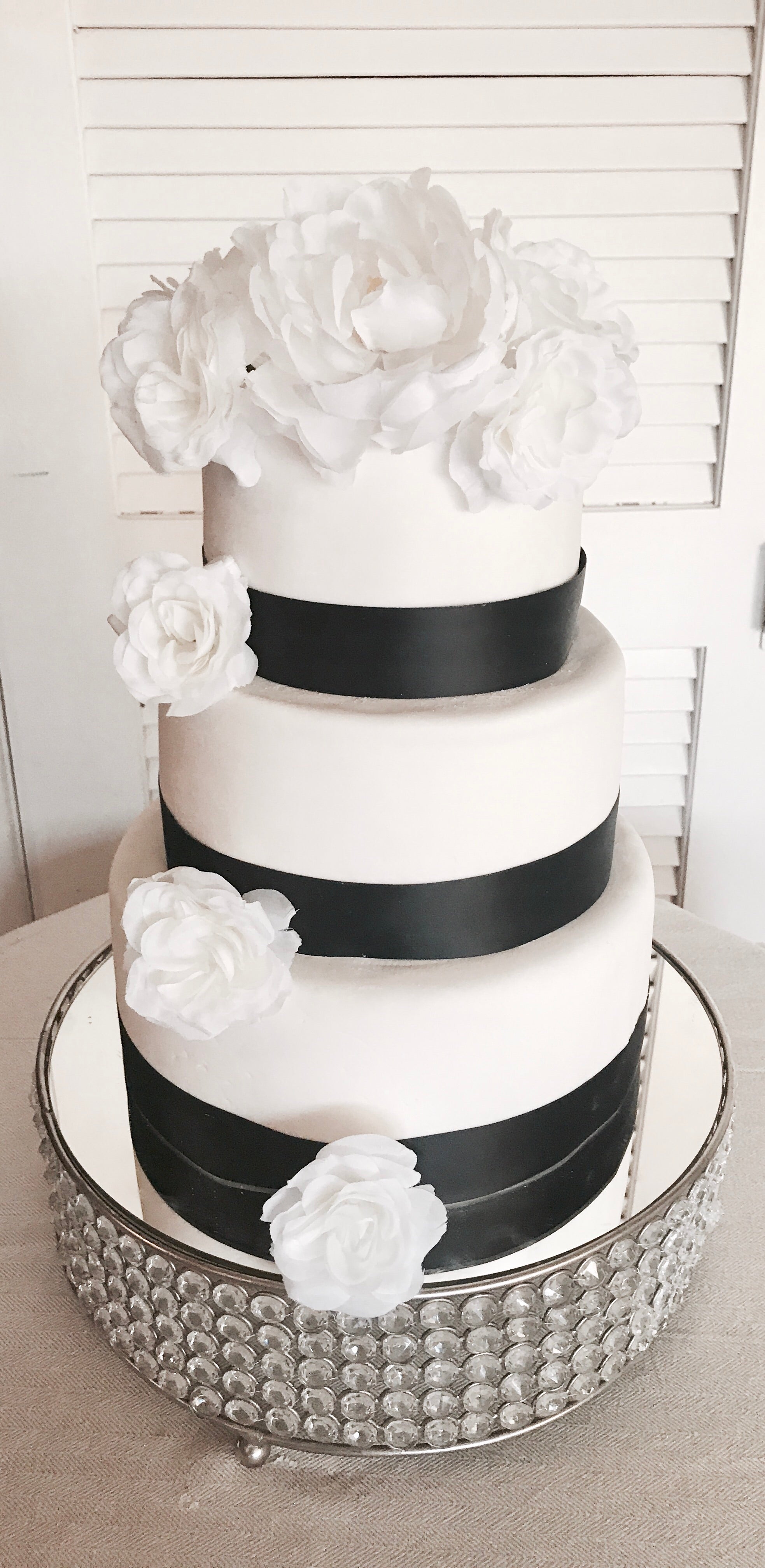 Black & White Wedding Cake - Bride's Cake Gallery